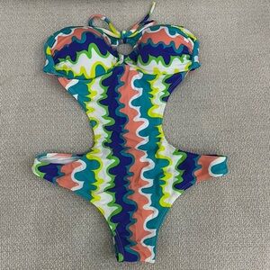 BNNW Colorful Wavy Pattern Swimsuit🩱🕶️🏖️☀️